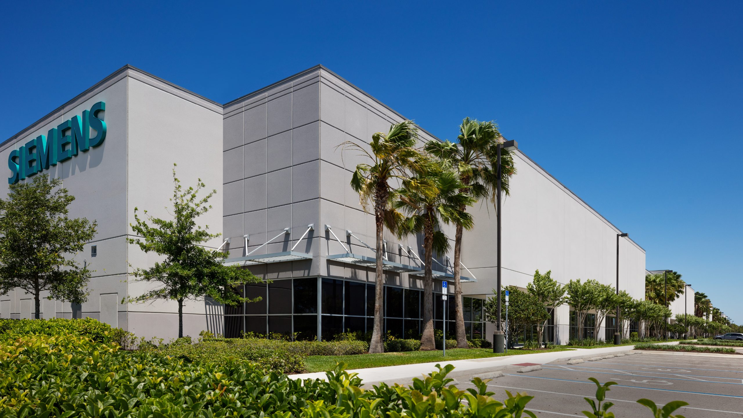 Lee Vista Business Center